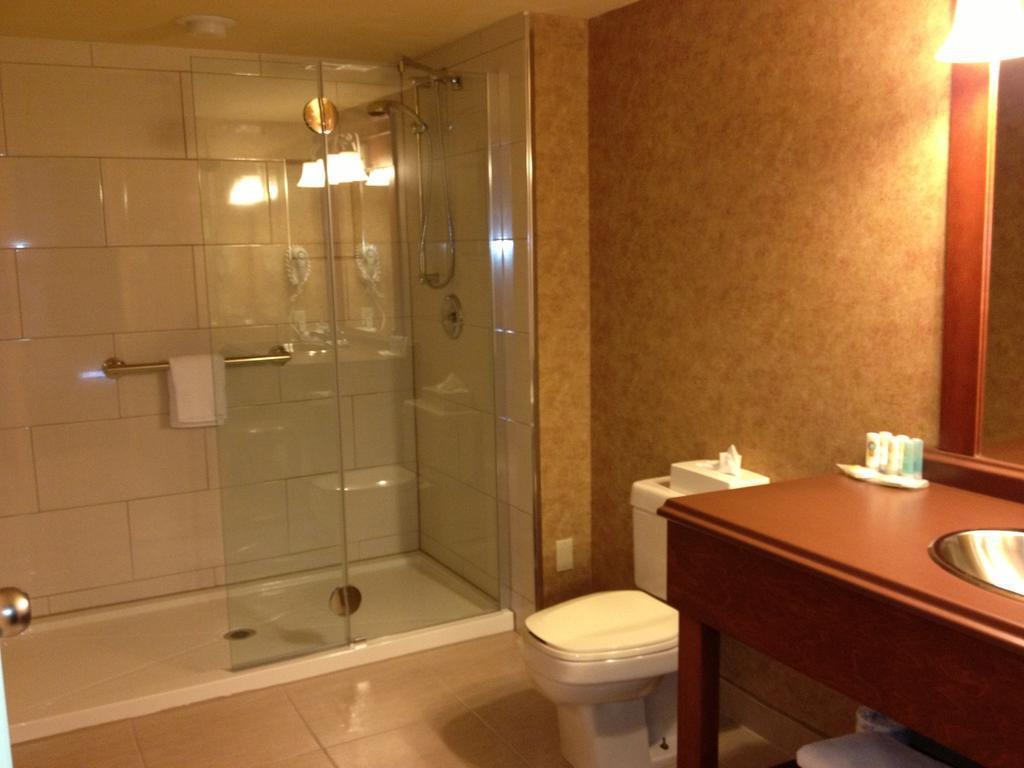 Quality Inn & Suites Bay Front Sault Ste. Marie Ngoại thất bức ảnh