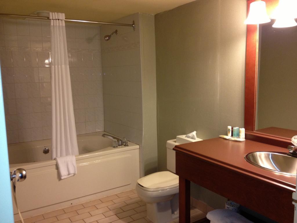 Quality Inn & Suites Bay Front Sault Ste. Marie Ngoại thất bức ảnh
